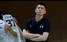 楊鳴：球員情深斗志高，家鄉(xiāng)榮耀令人傲。