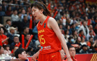 中國女籃高度優(yōu)勢明顯，籃板44-20領(lǐng)先日本，前場板16-5。