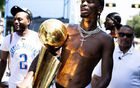 高溫狂歡，亞歷山大裸舉慶MVP！雷霆球迷呼聲震天！