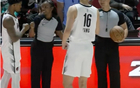 中國(guó)裁判孫健，NBA夏聯(lián)首人，與楊瀚森交流。