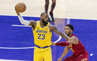 NBA高管：詹姆斯應(yīng)自由簽約騎士而非執(zhí)行球員選項。