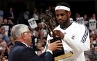 單季攬三大MVP獎(jiǎng)難度？NBA史僅3人，1人雙獲。