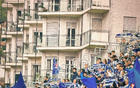 科莫夏窗簽12人，花費1.04億歐，莫拉塔加盟。
