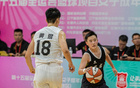 20歲女庫(kù)里三分狂轟，三戰(zhàn)86分13記三分，宮魯鳴或選她。