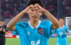 蘇超再現(xiàn)驚艷球技，18歲新星中圈吊射震撼全場！